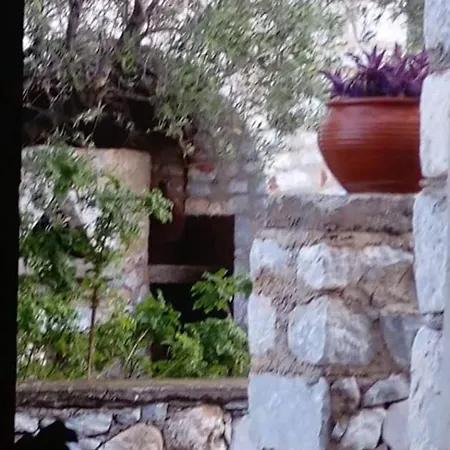 Charouda Stone Tower Xenonas Appartamento *