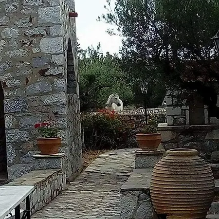 Appartamento Charouda Stone Tower Xenonas *