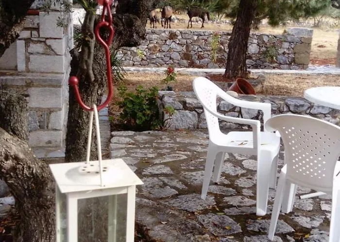 Apartamento Charouda Stone Tower Xenonas