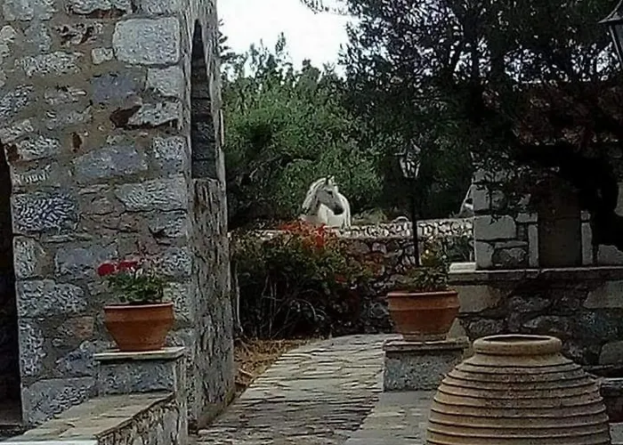 Apartamento Charouda Stone Tower Xenonas *